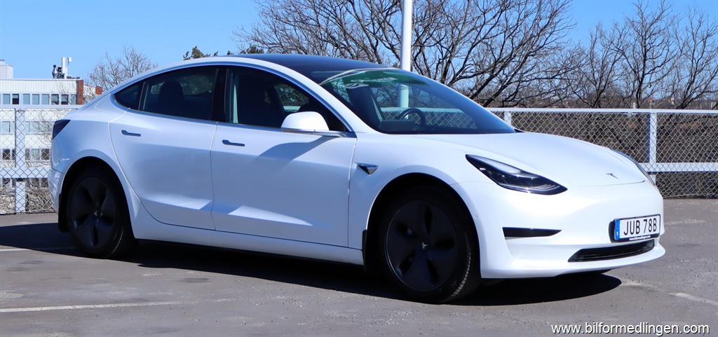 Bild 1 på Tesla Model 3)