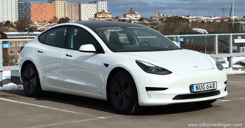 Bild 1 på Tesla Model 3)