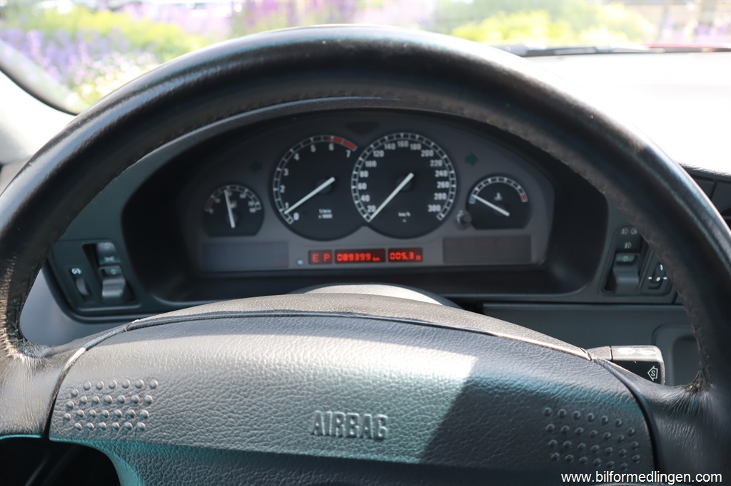 Bild 8 på BMW 850 IA  299hk V12 Aut Fint skick Taklucka skinn Bild 8 på BMW 850