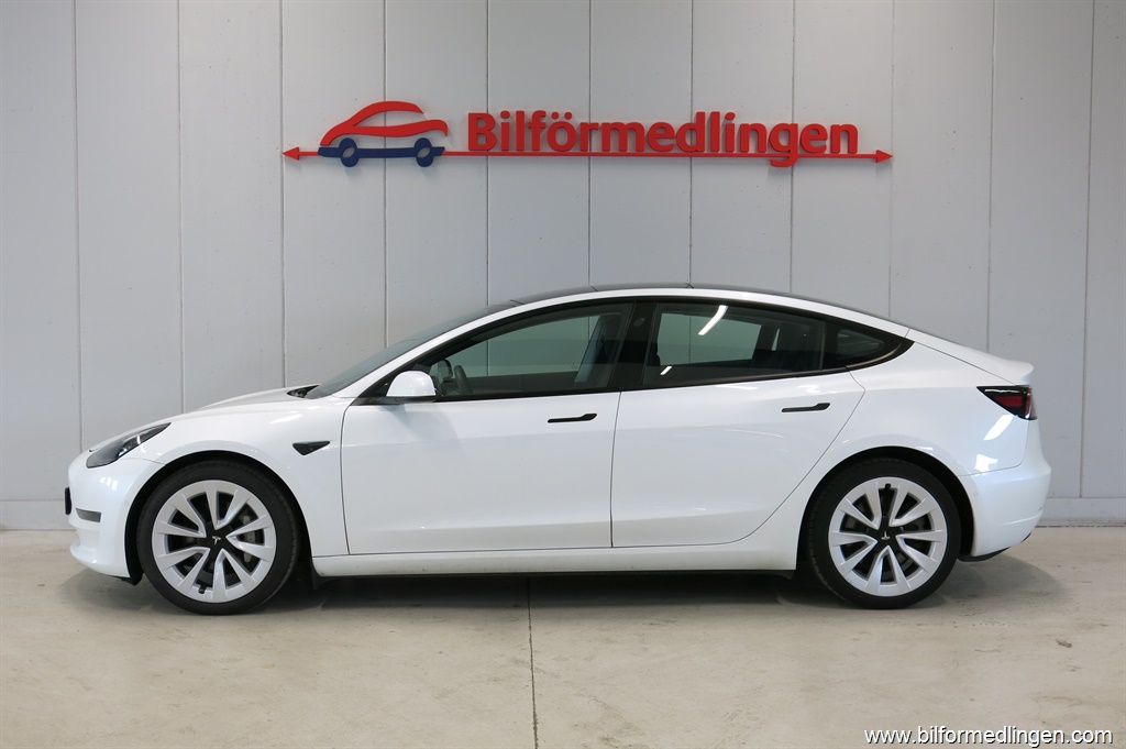 Bild 1 på Tesla Model 3)