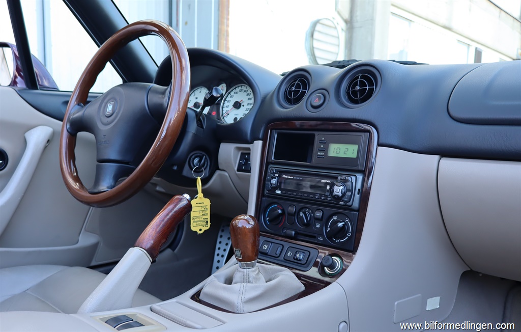 Bild 8 på Mazda MX-5 1.8 Cab Svensksåld Bild 8 på Mazda MX-5