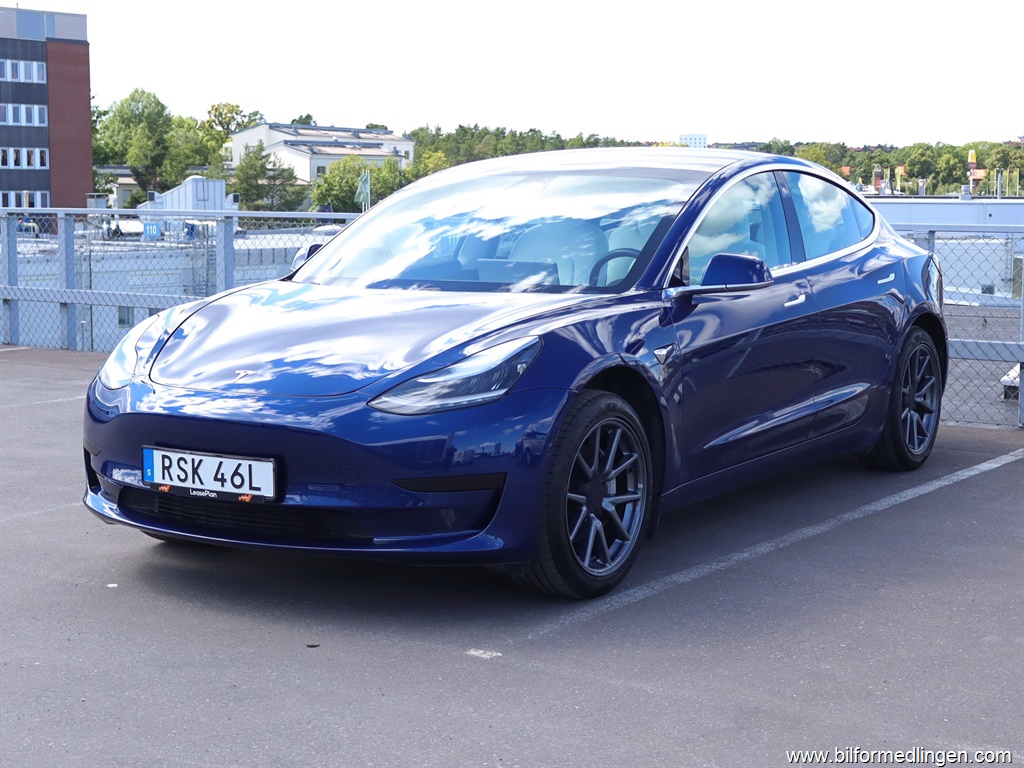 Bild 1 på Tesla Model 3)