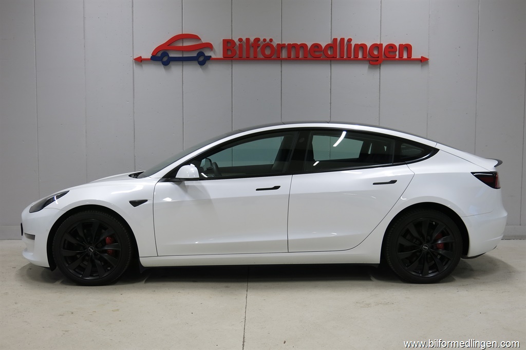Bild 1 på Tesla Model 3)