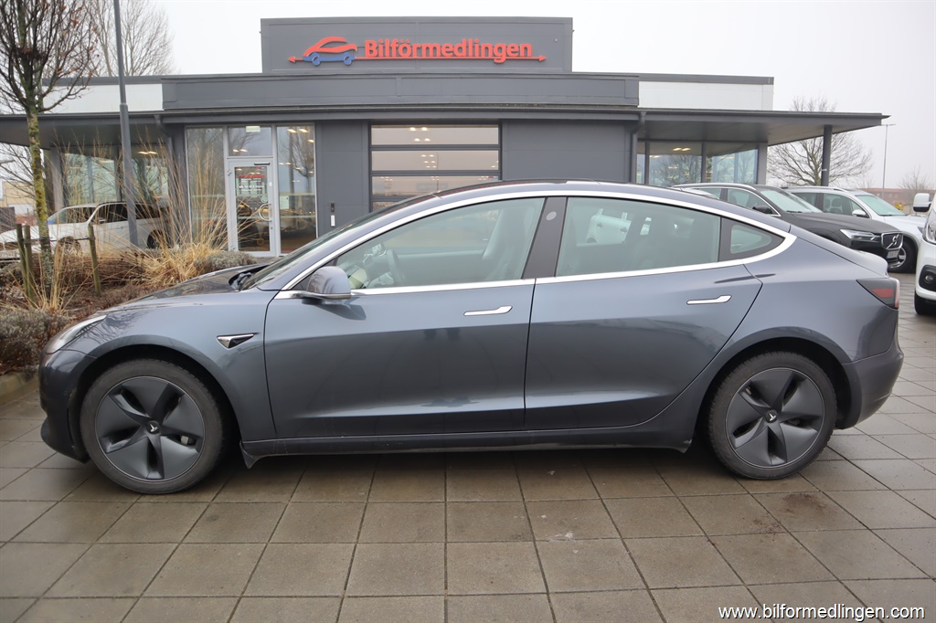 Bild 1 på Tesla Model 3)