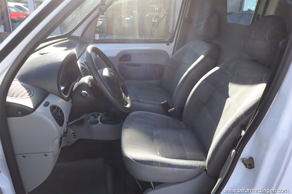 Bild 3 på Renault Kangoo 82hk Dragkrok Svensksåld V-hjul AC 1 ägare Bild 3 på Renault Kangoo