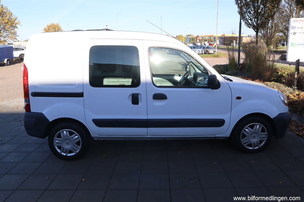 Bild 6 på Renault Kangoo 82hk Dragkrok Svensksåld V-hjul AC 1 ägare Bild 6 på Renault Kangoo