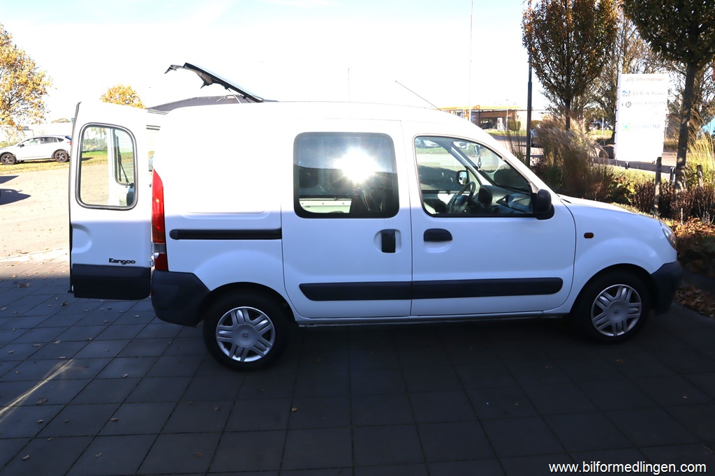 Bild 8 på Renault Kangoo 82hk Dragkrok Svensksåld V-hjul AC 1 ägare Bild 8 på Renault Kangoo