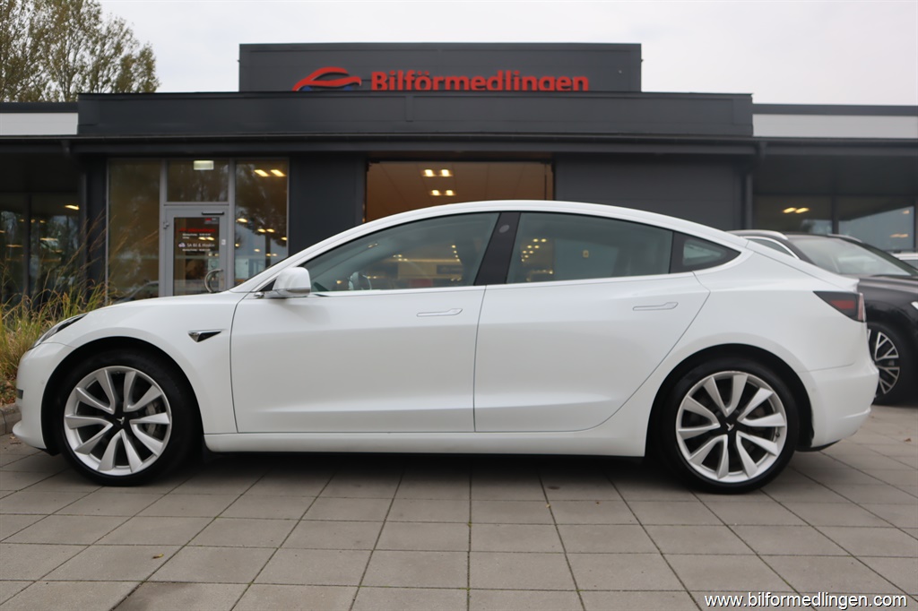 Bild 1 på Tesla Model 3)