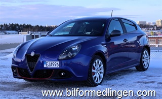 Alfa Romeo Giulietta Veloce 240hk S/V-hjul Svensksåld 1 ägare