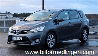 Toyota Verso 2.2 D-4D 150hk Skinn Navi Drag Panorama