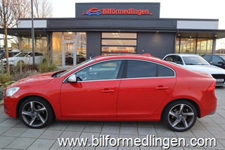 Volvo S60 D5 215hk Momentum, R-Design, Dragkrok, Taklucka, City Safety, City Safety 2, Svensksåld Volvo S60 D5 215hk Momentum, R-Design, Dragkrok, Taklucka, City Safety, City Safety 2, Svensksåld