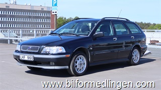Volvo V40 2.0T 160hk 1 ägare sedan ny S/V-hjul ACC