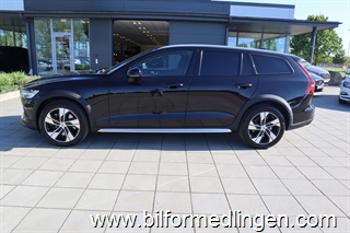 Volvo V60 B4 Cross Country AWD Mildhybrid Diesel 197hk Aut Momsbil Momentum Navi Drag BLIS Volvo V60 B4 Cross Country AWD Mildhybrid Diesel 197hk Aut Momsbil Momentum Navi Drag BLIS