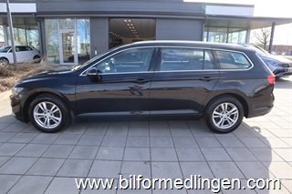 Volkswagen Passat Sportcombi 1.5 TSI ACT 150hk DSG Momsbil Navi Drag 1 Ägare