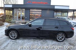 BMW 330e xDrive Touring  292hk Sport line Momsbil Navi Drag Svensksåld 1 Ägare