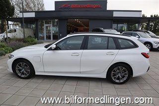 BMW 330 e Touring 292hk Plug-in Hybrid Sport Line Aut Momsbil Navi Skinn Drag Svensksåld 1 Ägare BMW 330 e Touring 292hk Plug-in Hybrid Sport Line Aut Momsbil Navi Skinn Drag Svensksåld 1 Ägare