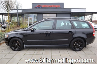 Volvo V50 2.4i 170hk Kinetic Svensksåld Dragkrok Volvo V50 2.4i 170hk Kinetic Svensksåld Dragkrok