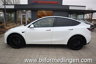 Tesla Model Y 80.5 kWh AWD Long Range 514hk Panorama Autopilot Drag 1 Ägare