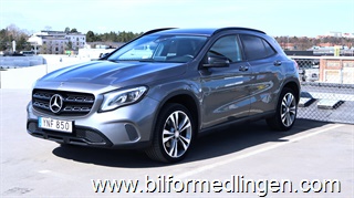 Mercedes-Benz GLA 200d Navi Dragkrok S/V-hjul Backkamera