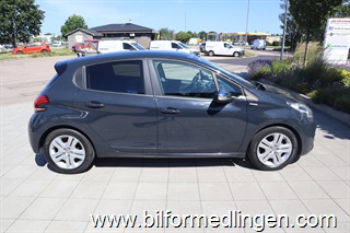 Peugeot 208 PureTech 5dr 82hk Automat Style Panoramatak Svensksåld